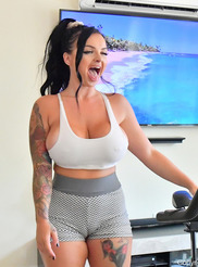 Payton Workout With Her Big Tits Swaying And Bouncing - 03