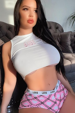 Busty Georgina