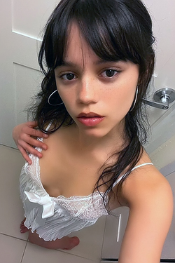 Jenna Ortega Nude