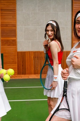 Amelia Ost, Alice Klay And Tanya Ray Ditch Their Rackets And Lick Each Other On The Court - 04