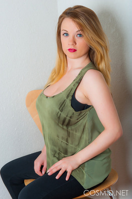 Emily Born Strips Down To Her Jeans And Lets Her Tits Hang Heavy - 00