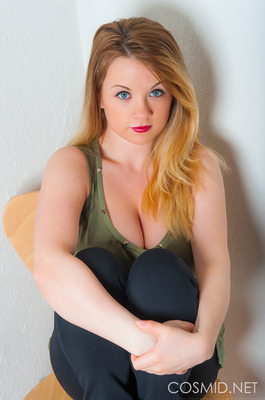 Emily Born Strips Down To Her Jeans And Lets Her Tits Hang Heavy - 02
