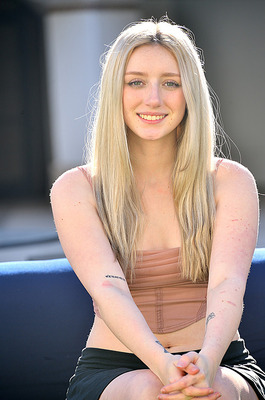 Izzy Squirt In Public - 00