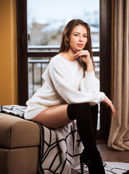 The Green-eyed Beauty Expose Her Perfect Ass - 03