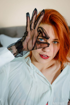 Ariel Dawn Peels Off A White Shirt And Pink Leopard Lingerie On The Bed - 00