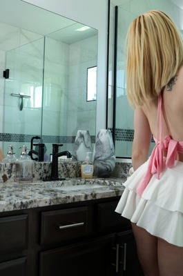 Gracey Snow Gets Caught With A Wand And A Pink Dildo By Her Stepbrother - 04