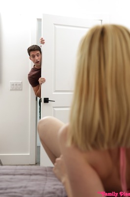 Gracey Snow Gets Caught With A Wand And A Pink Dildo By Her Stepbrother - 08