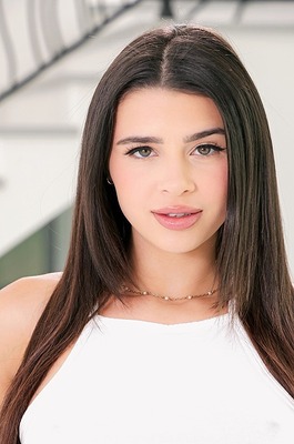 Kylie Rocket Seduces Father's Friend - 00