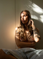 Nicole Aniston In Comfort Of Home - 05