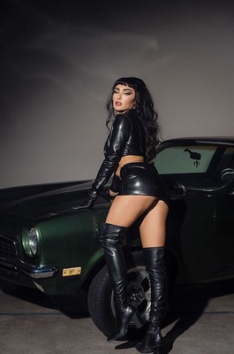 Scarlett Kapella In Sexy Ride - 02
