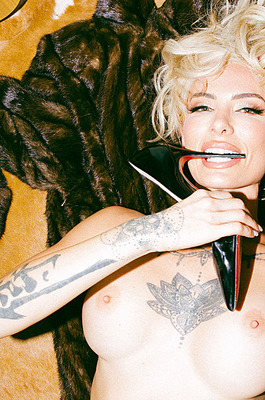 Shia Snow - Red Vest & Rocker Vibe - Heel In Mouth - 15