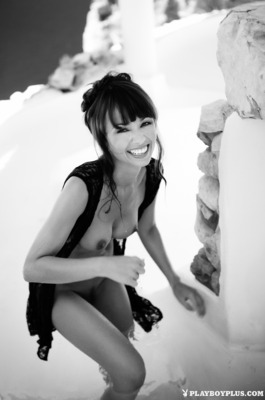 Melanie Meijer Goes Bare On A Mediterranean Clifftop Terrace - 01