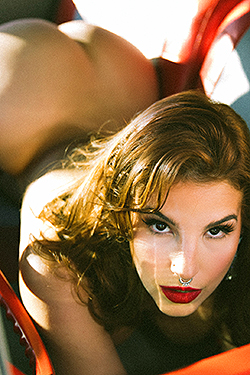 La Sirena 69 Strips And Get Naked