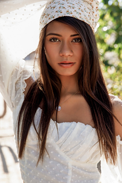 Amberleigh West, Jennifer Ann, Molly Stewart, Hannah Le And Meg Cyria Go Bare In Five Ranch Looks